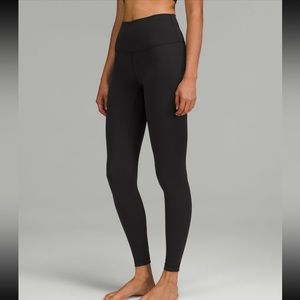 NWOT Wunder Under 28” Leggings